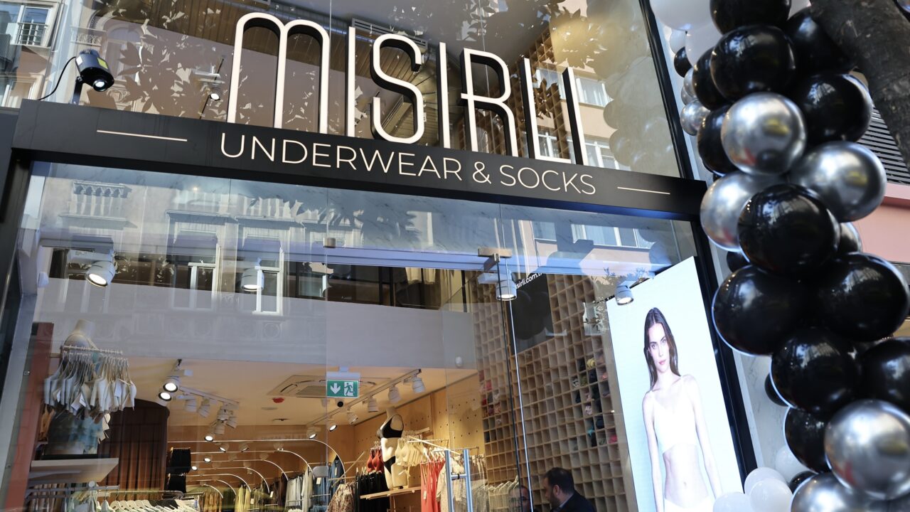 Yüzüncü yıla girerken 100 mağaza hedefi